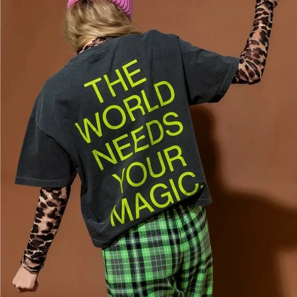 NWOT Dressed in LALA Washed Charcoal Tee with Neon Lime Smiley - Size S/M - Picture 4 of 12